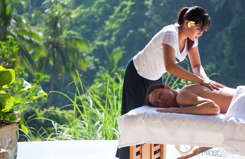 balinese-massage-at-lembah-spa